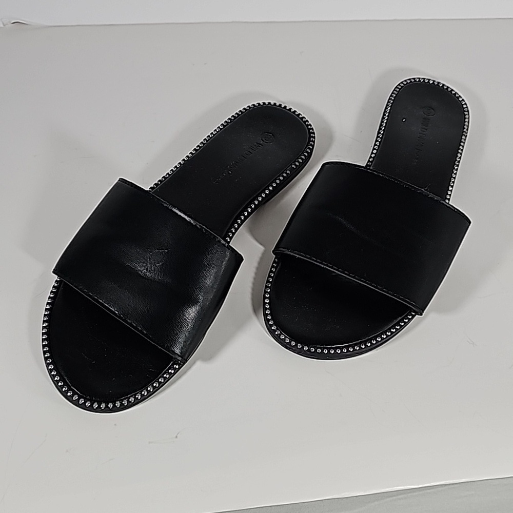Wild Diva Black Flat Women's Slippers Size 8